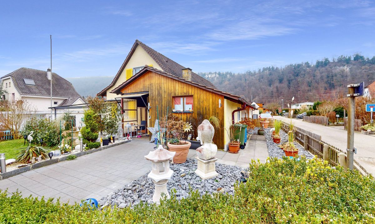Charmantes Einfamilienhaus an sonniger Lage - 1