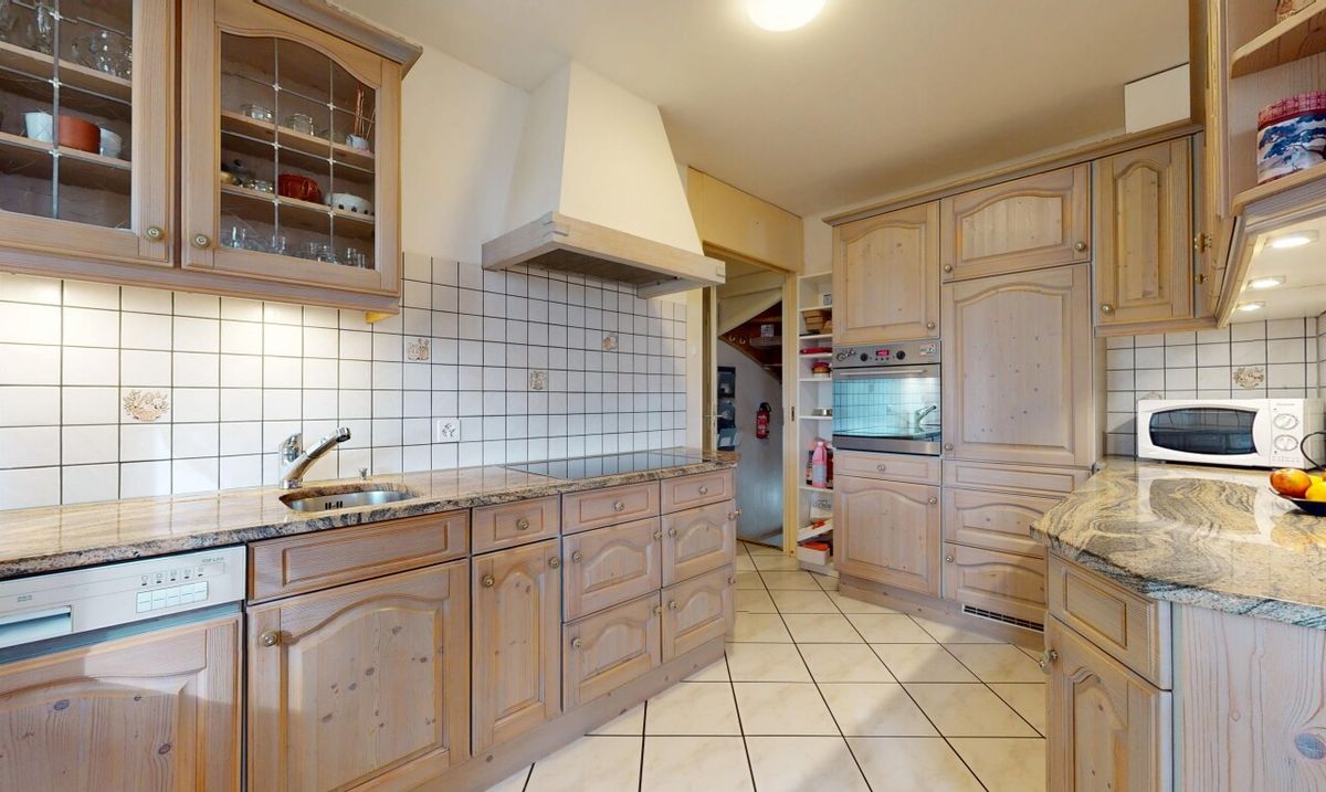 Charmante 10-Zimmer Villa mit Einliegerwohnung - 1
