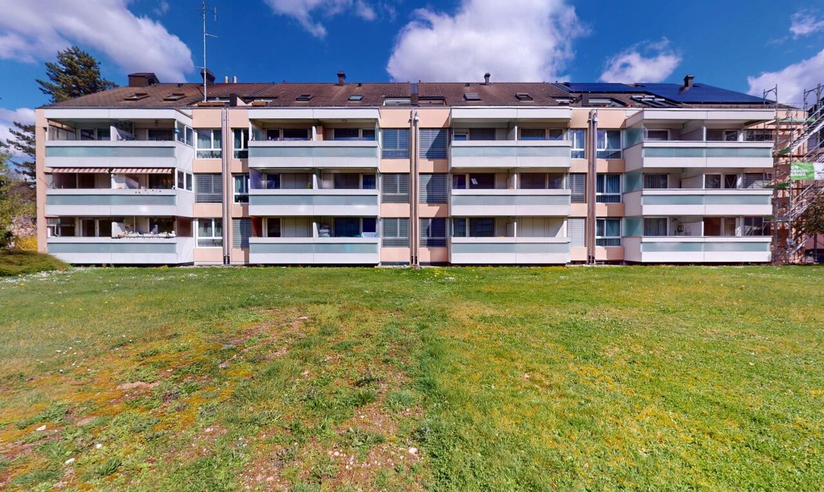 Stilvolle 2.5-Zimmer-Attikawohnung mit Balkon in Riehen - 1