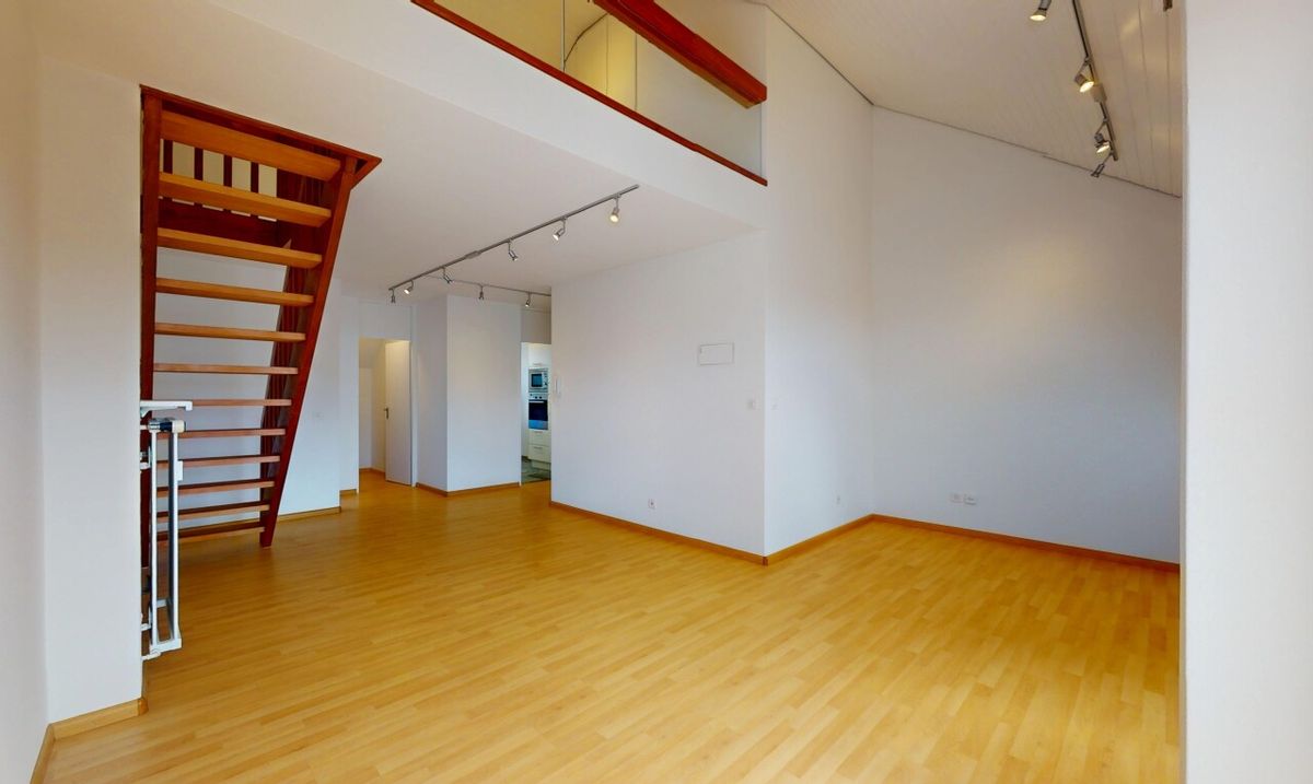 Stilvolle 2.5-Zimmer-Attikawohnung mit Balkon in Riehen - 2