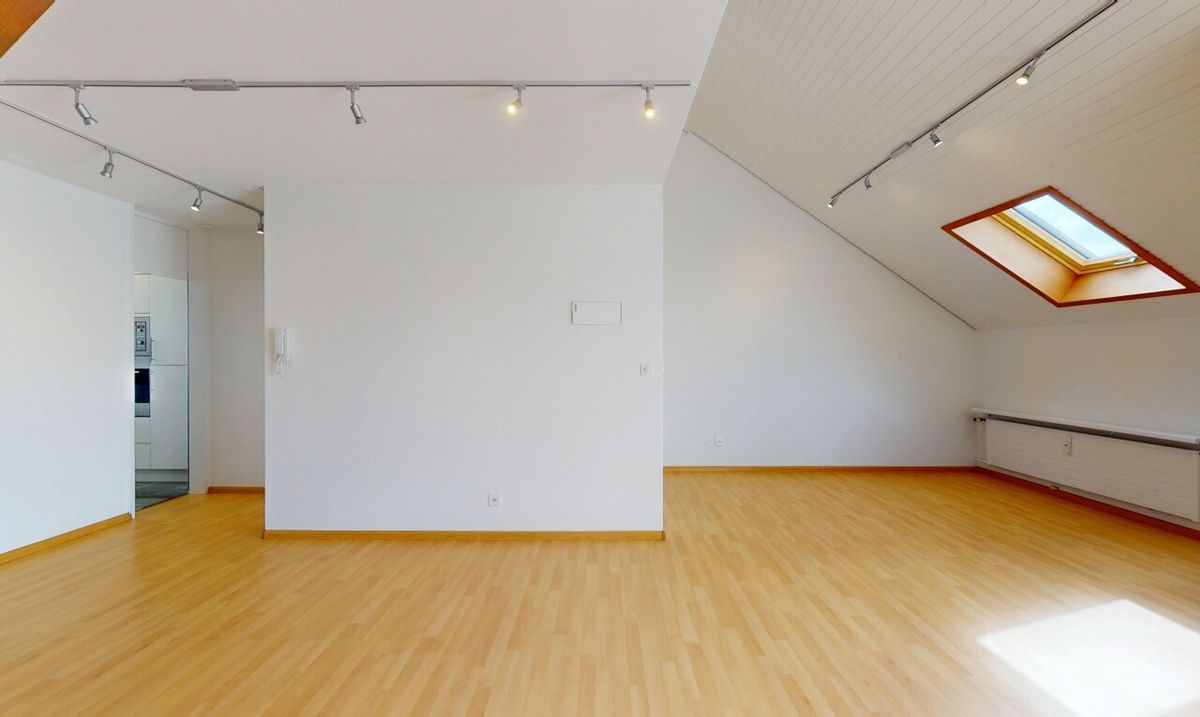 Stilvolle 2.5-Zimmer-Attikawohnung mit Balkon in Riehen - 4