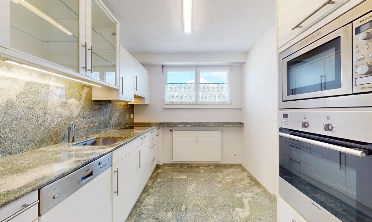 Stilvolle 2.5-Zimmer-Attikawohnung mit Balkon in Riehen - 6