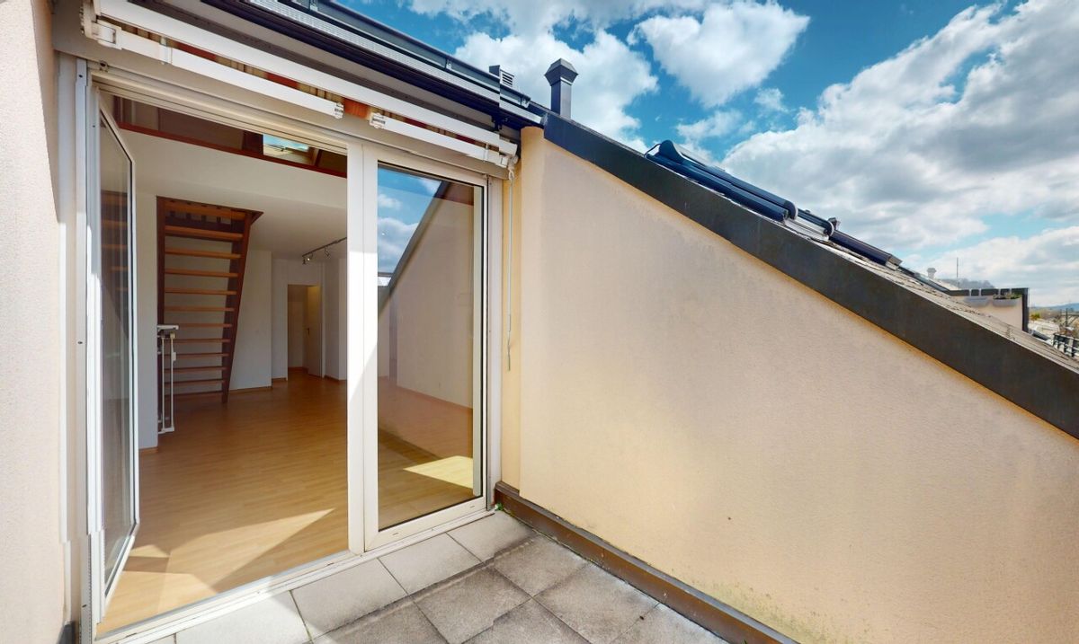 Stilvolle 2.5-Zimmer-Attikawohnung mit Balkon in Riehen - 10