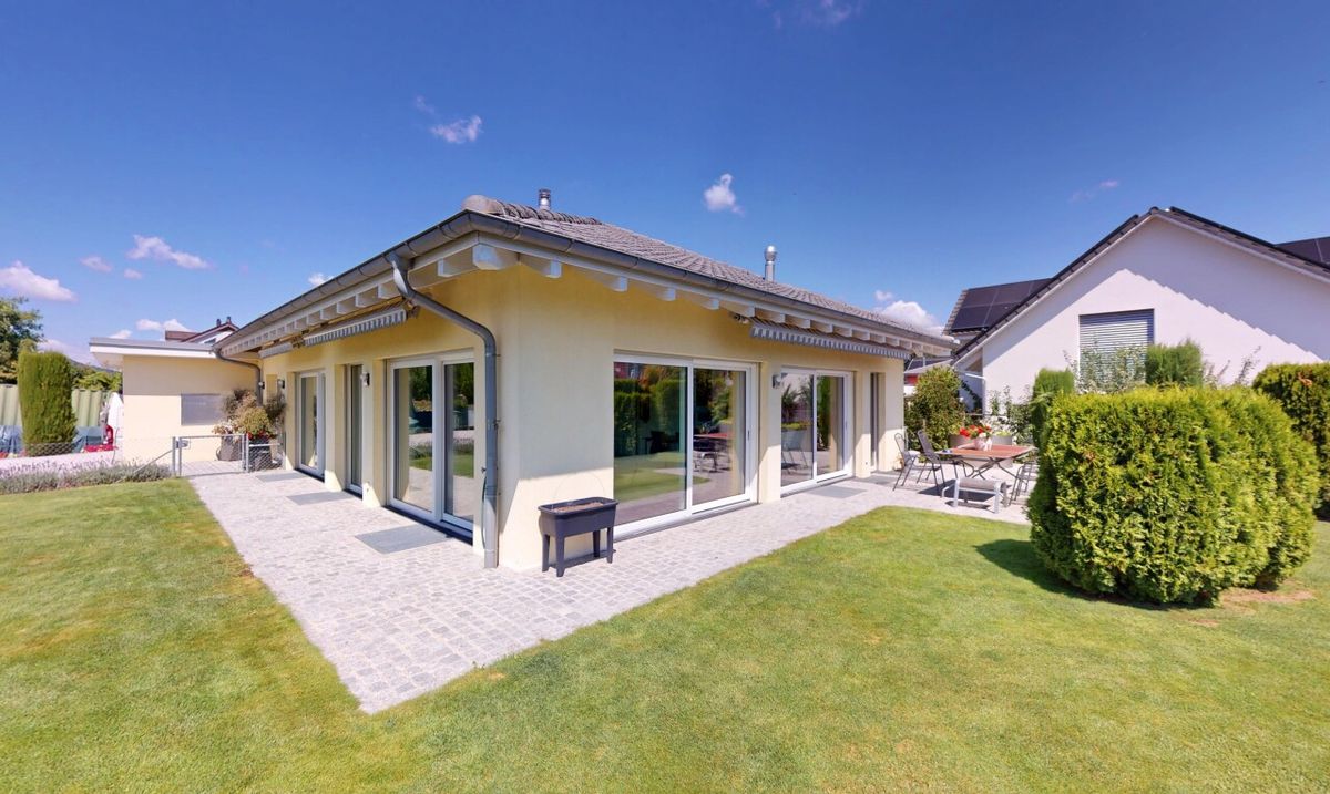 Elegantes Einfamilienhaus mit Garten und Carport für Wohnmobil - 0