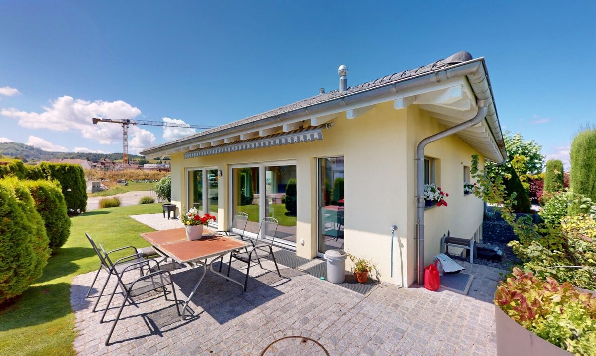 Elegantes Einfamilienhaus mit Garten und Carport für Wohnmobil - 1