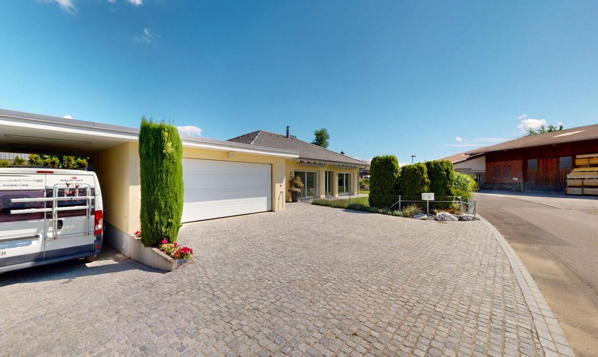 Elegantes Einfamilienhaus mit Garten und Carport für Wohnmobil - 3