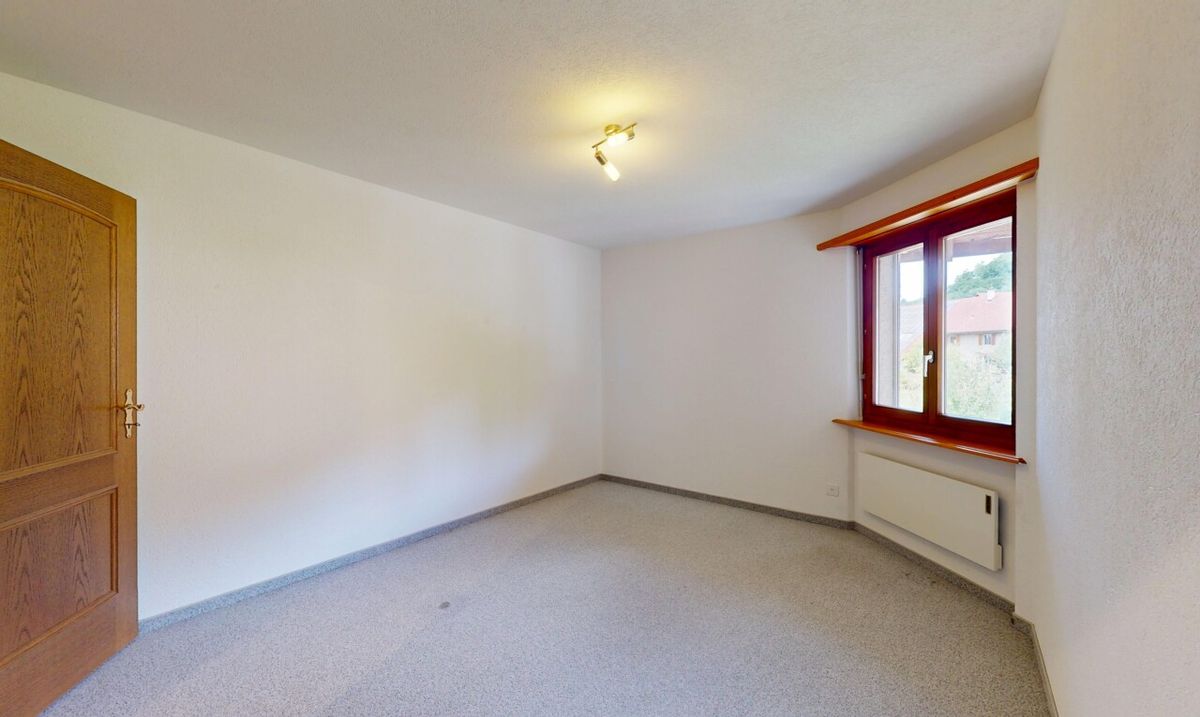 Helle 4.5-Zi.-Wohnung mit Aussicht, Cheminée und zwei Parkplätzen - 4