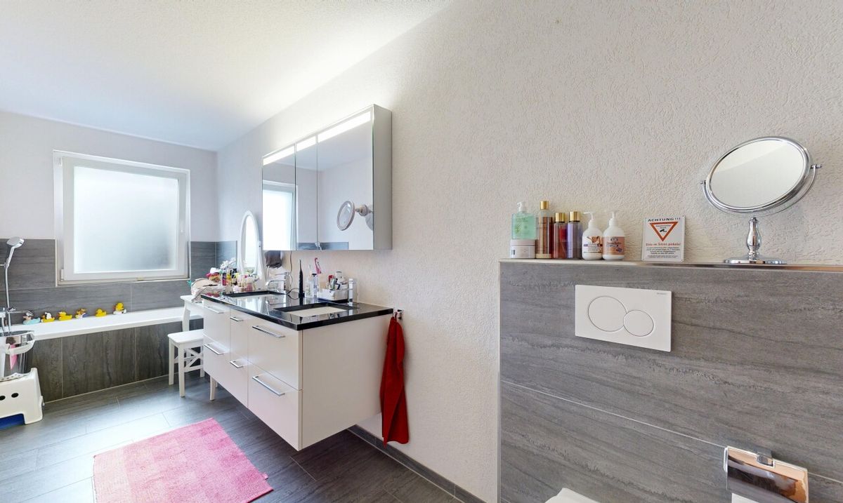 Geräumiges Doppeleinfamilienhaus an ruhiger Lage - 10