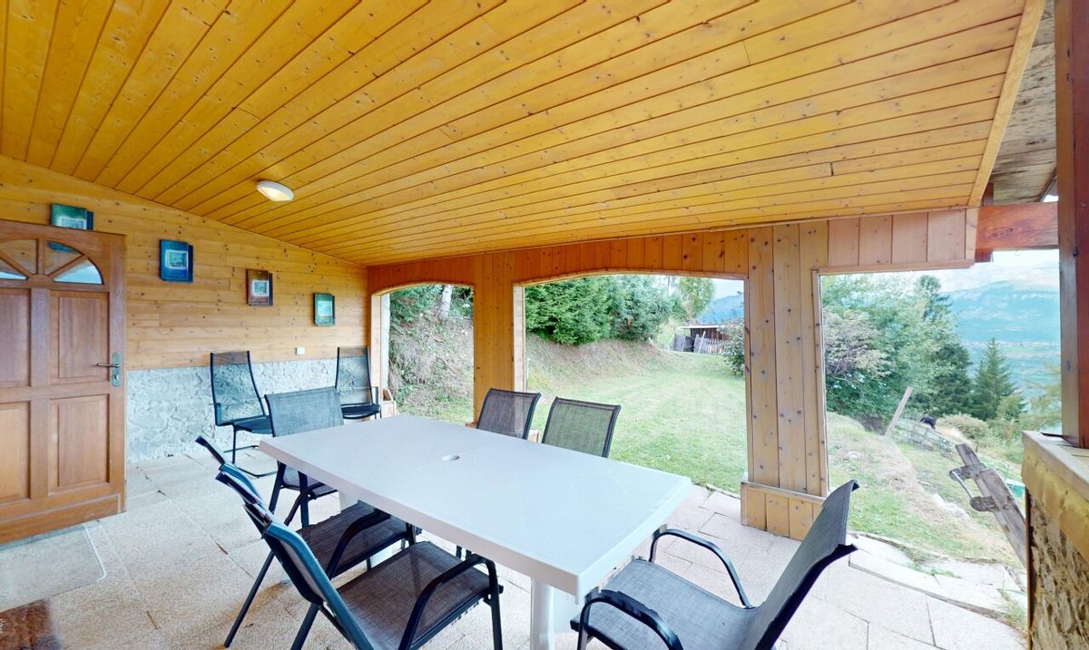 Charmante Doppelchalet mit Grundstück und Terrasse - 0