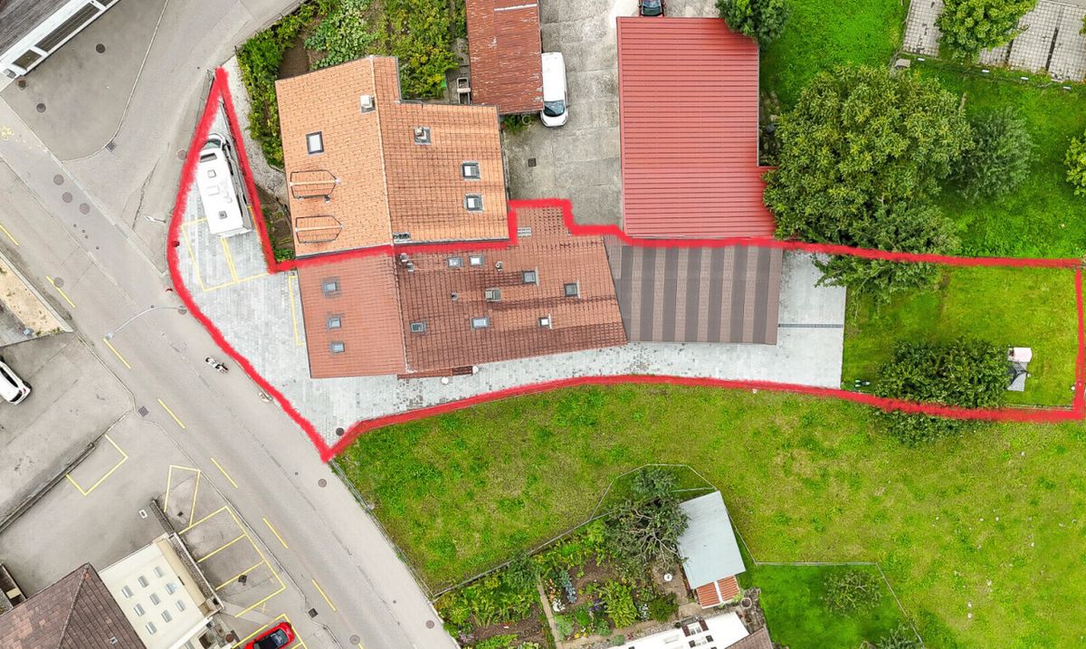 RENOVIERTE RENDITELIEGENSCHAFT IN RUHIGER LAGE NAHE DEM AUFSTREBENDEN - 1