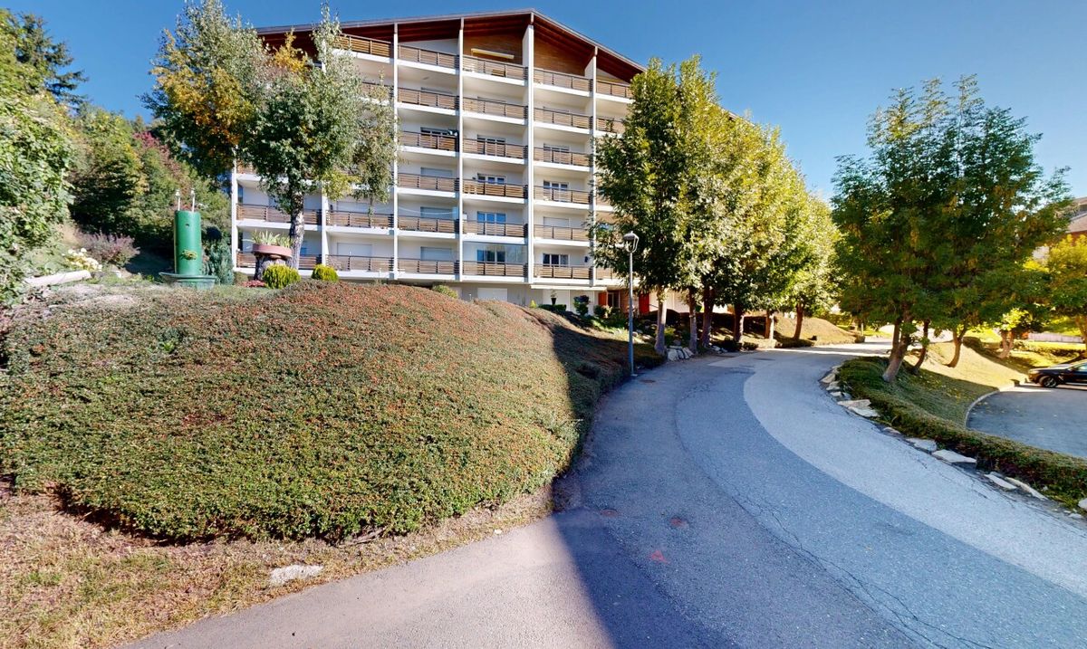 Traumhafte 2,5-Zimmer-Wohnung mit Südbalkon in Crans-Montana - 1