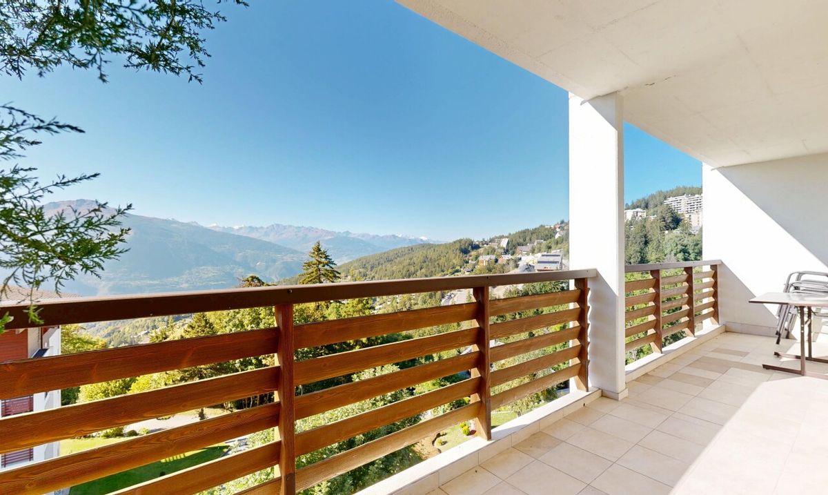 Traumhafte 2,5-Zimmer-Wohnung mit Südbalkon in Crans-Montana - 2