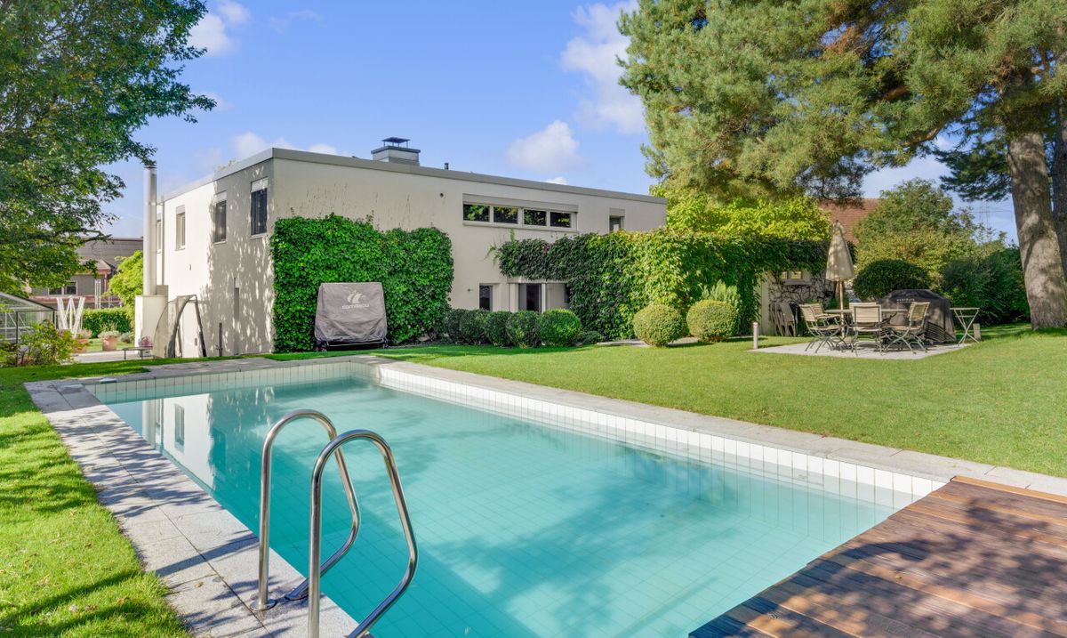 Einfamilienhaus mit Aussenpool  und viel Privatsphäre - Nähe Zürich - 2