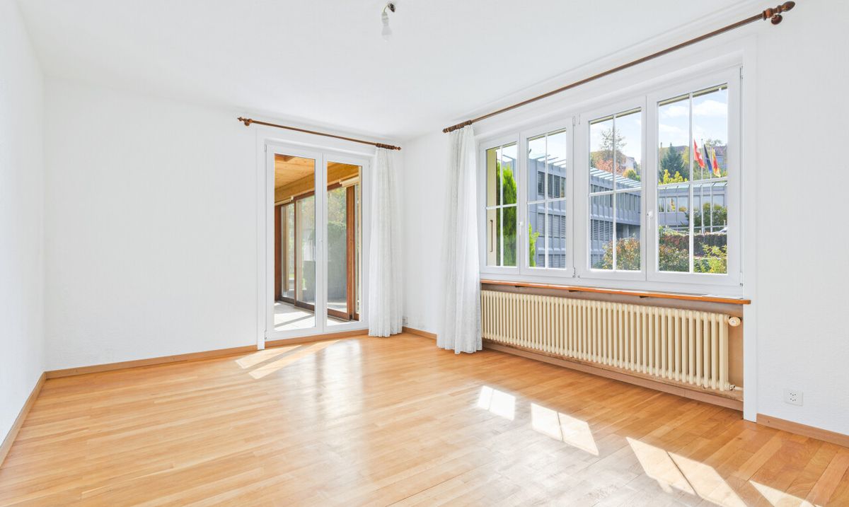 Freistehendes Einfamilienhaus mit Potenzial im Zentrum von Ittigen - 2