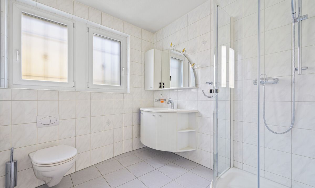 Freistehendes Einfamilienhaus mit Potenzial im Zentrum von Ittigen - 8