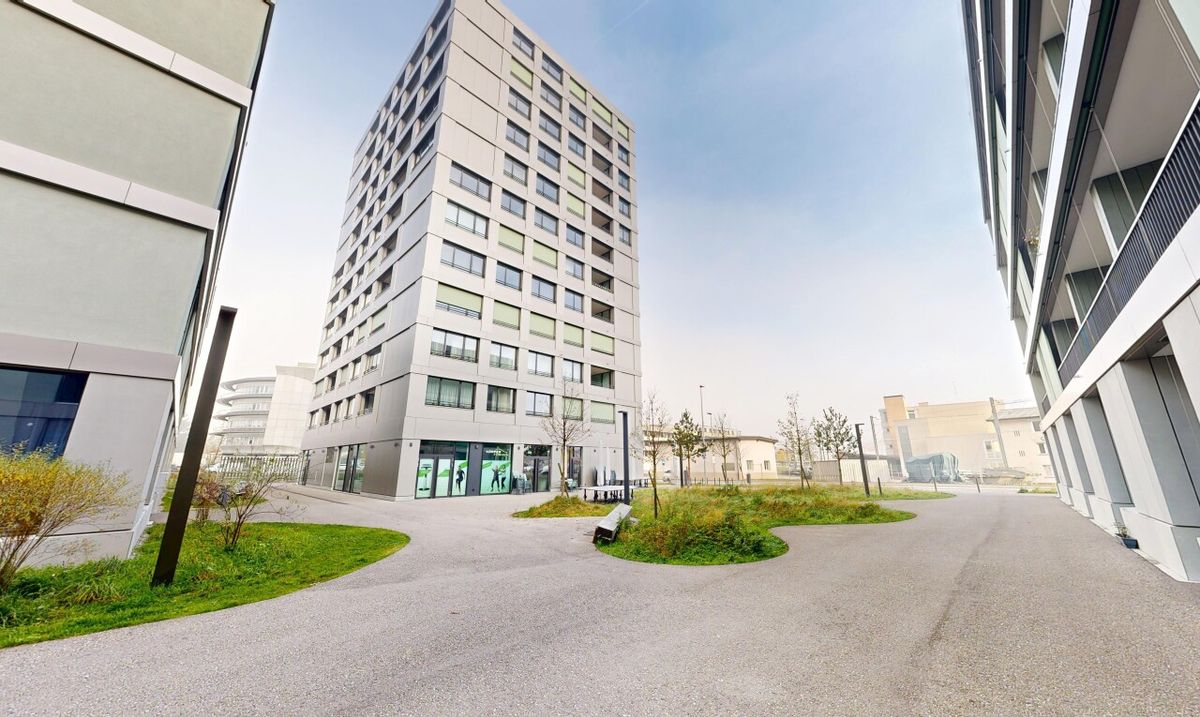 Moderne 4.5-Zimmerwohnung mit Loggia, Weitblick und Tiefgaragenplätzen - 0