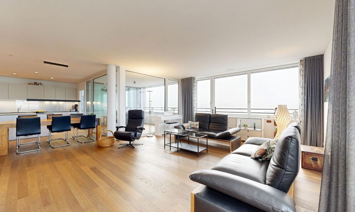 Moderne 4.5-Zimmerwohnung mit Loggia, Weitblick und Tiefgaragenplätzen - 1