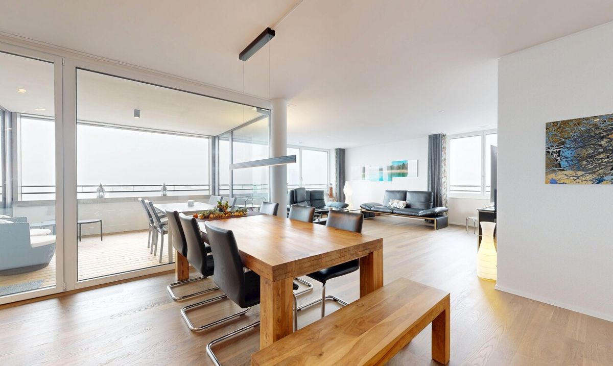 Moderne 4.5-Zimmerwohnung mit Loggia, Weitblick und Tiefgaragenplätzen - 2