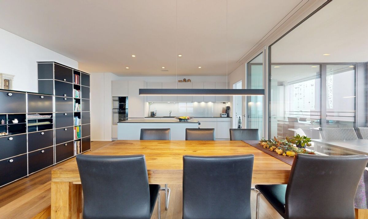 Moderne 4.5-Zimmerwohnung mit Loggia, Weitblick und Tiefgaragenplätzen - 3