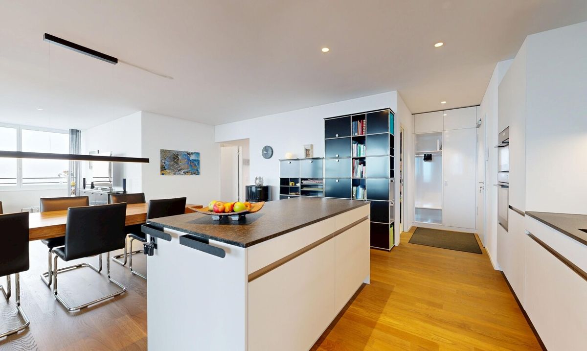 Moderne 4.5-Zimmerwohnung mit Loggia, Weitblick und Tiefgaragenplätzen - 4