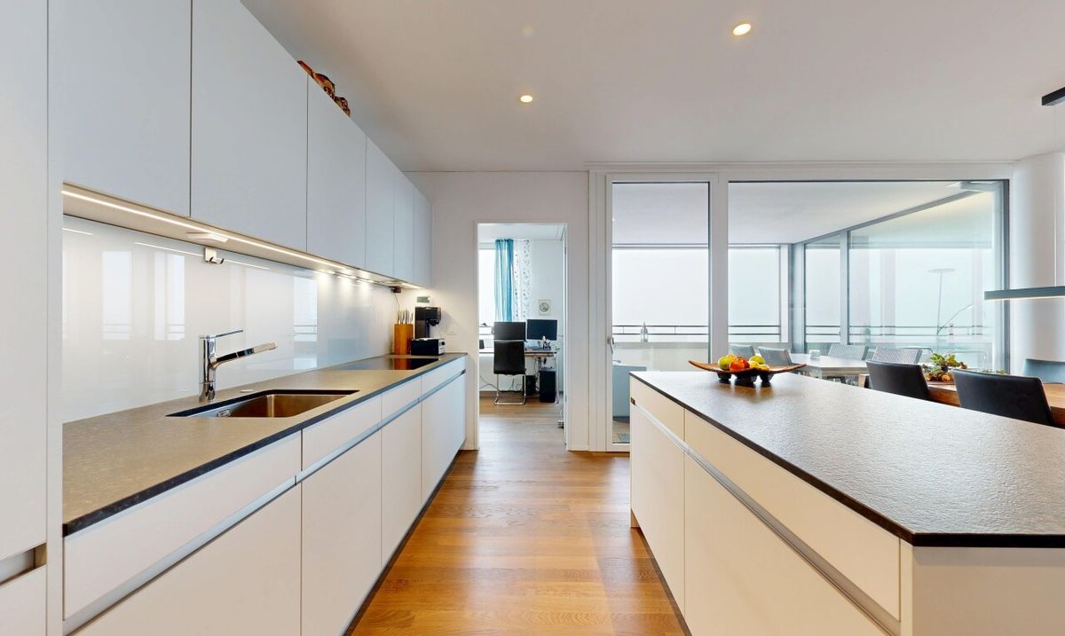 Moderne 4.5-Zimmerwohnung mit Loggia, Weitblick und Tiefgaragenplätzen - 6
