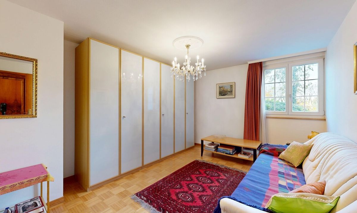 Grosszügiges 8-Zi. Mehrgenerationenhaus mit 2 separaten Wohneinheiten - 8
