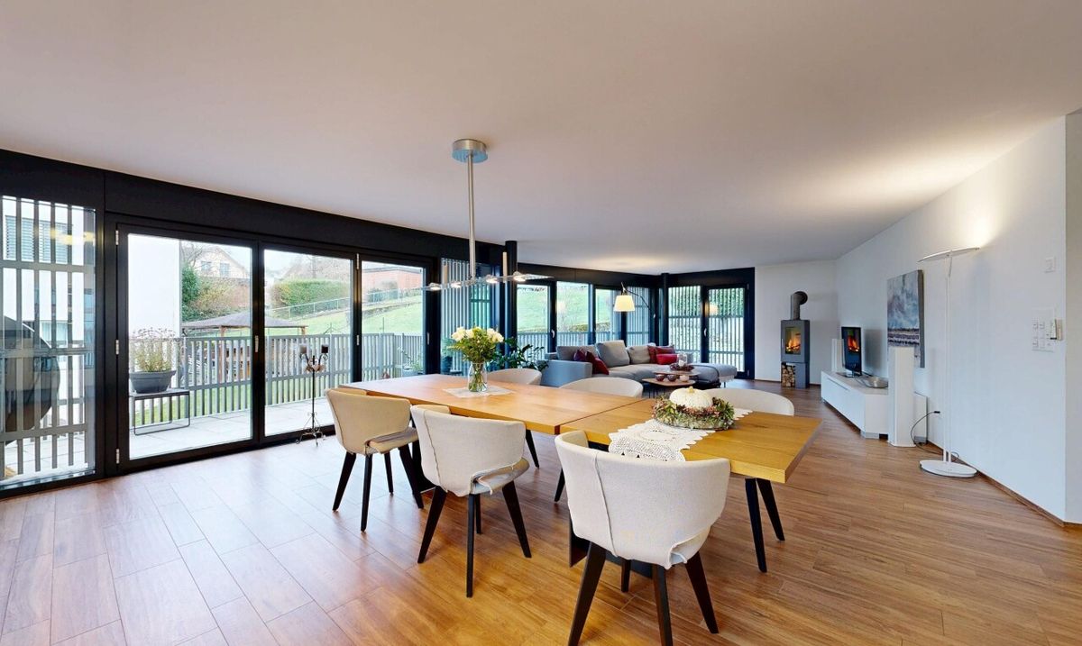 Moderne und grosszügige 4.5-Zimmerwohnung mit Schwedenofen - 0