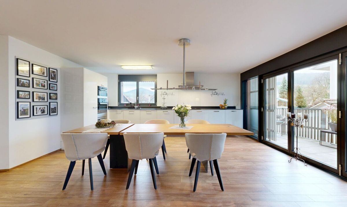 Moderne und grosszügige 4.5-Zimmerwohnung mit Schwedenofen - 1