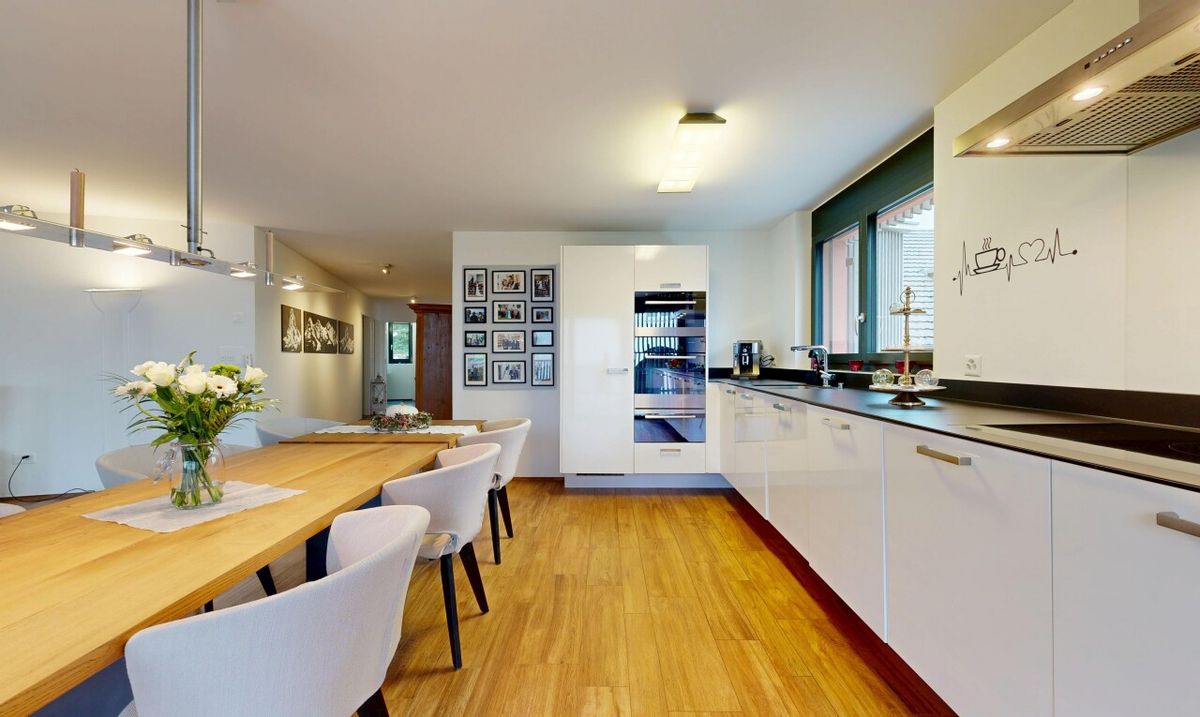 Moderne und grosszügige 4.5-Zimmerwohnung mit Schwedenofen - 3