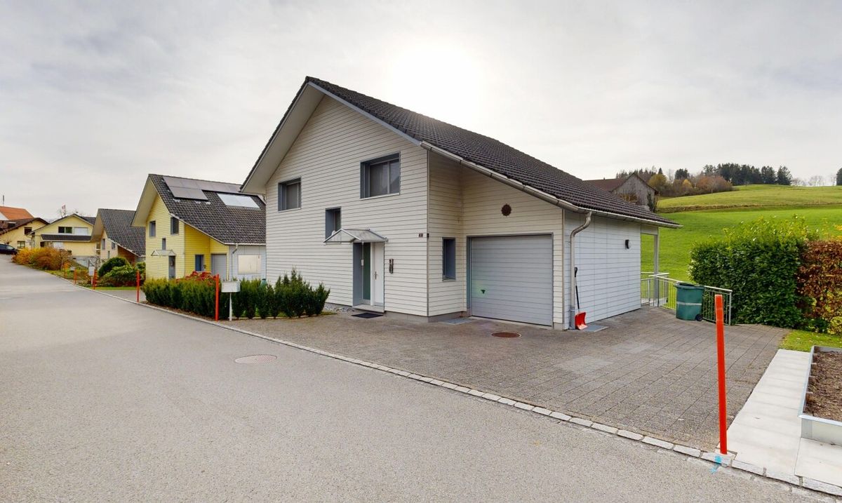 Freistehendes Haus, familienfreundliche und ruhige Lage - 0