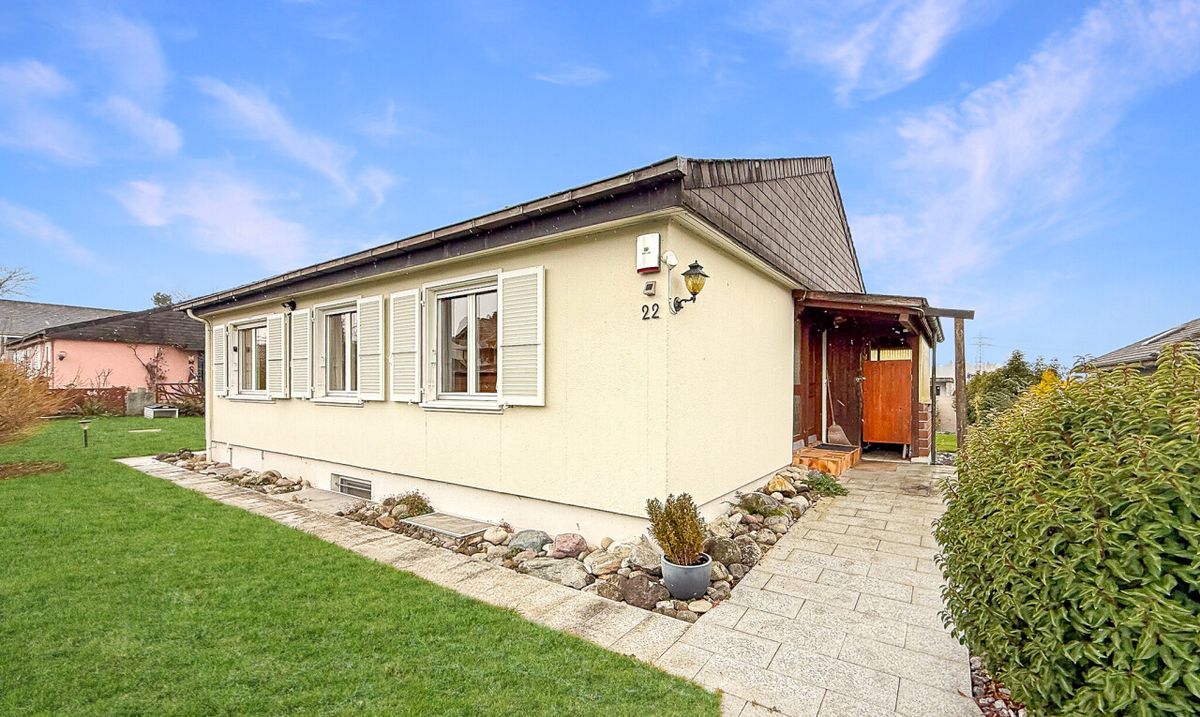 Charmantes 4.5 Zimmer Einfamilienhaus mit grossem Garten inkl. Teich - 0