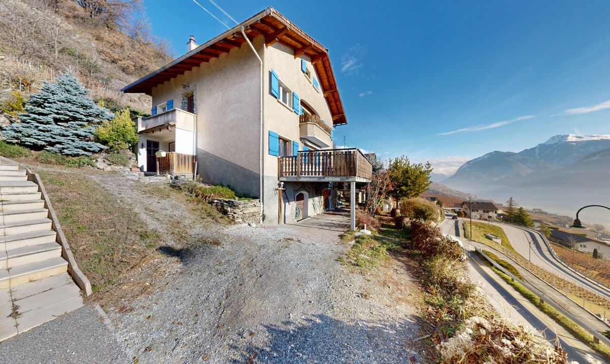 Charmevolles Haus mit grossem Potenzial über 3 Etagen - 0