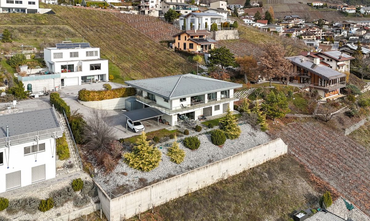 Wunderschönes 7-Zimmer-Haus mit unabhängiger 4½-Zimmer-Wohnung – Miège - 0