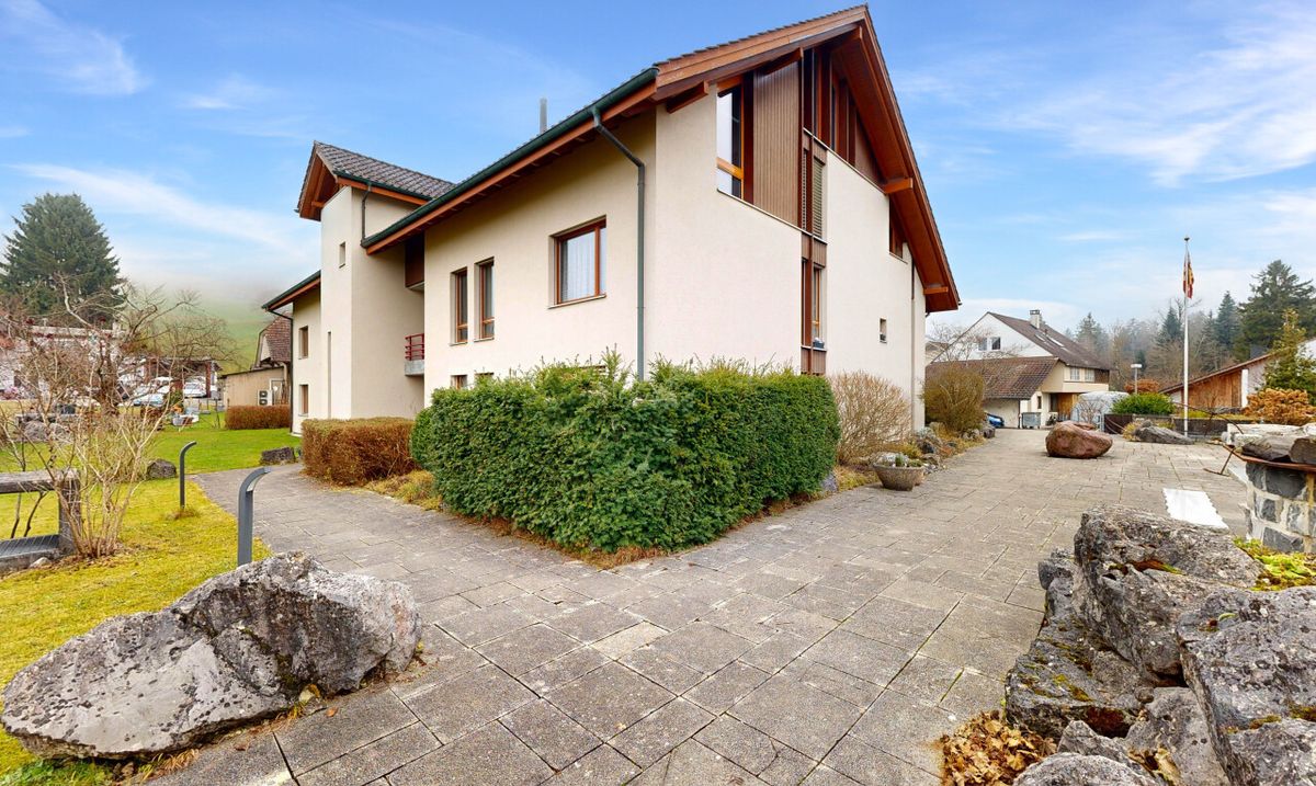 Helle 4.5-Zimmerwohnung mit Cheminée, Balkon, Grünblick. Nähe Thun. - 1