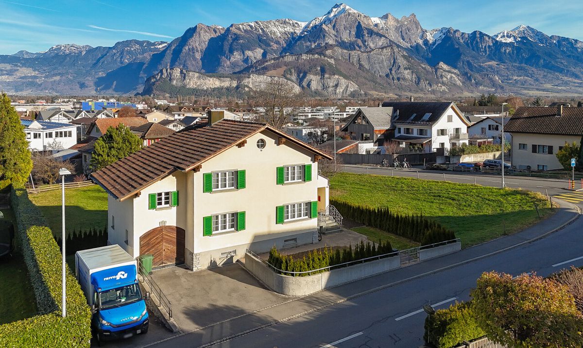 Freistehendes 6.5 Zimmer Einfamilienhaus mit Garten in Wangs - 0