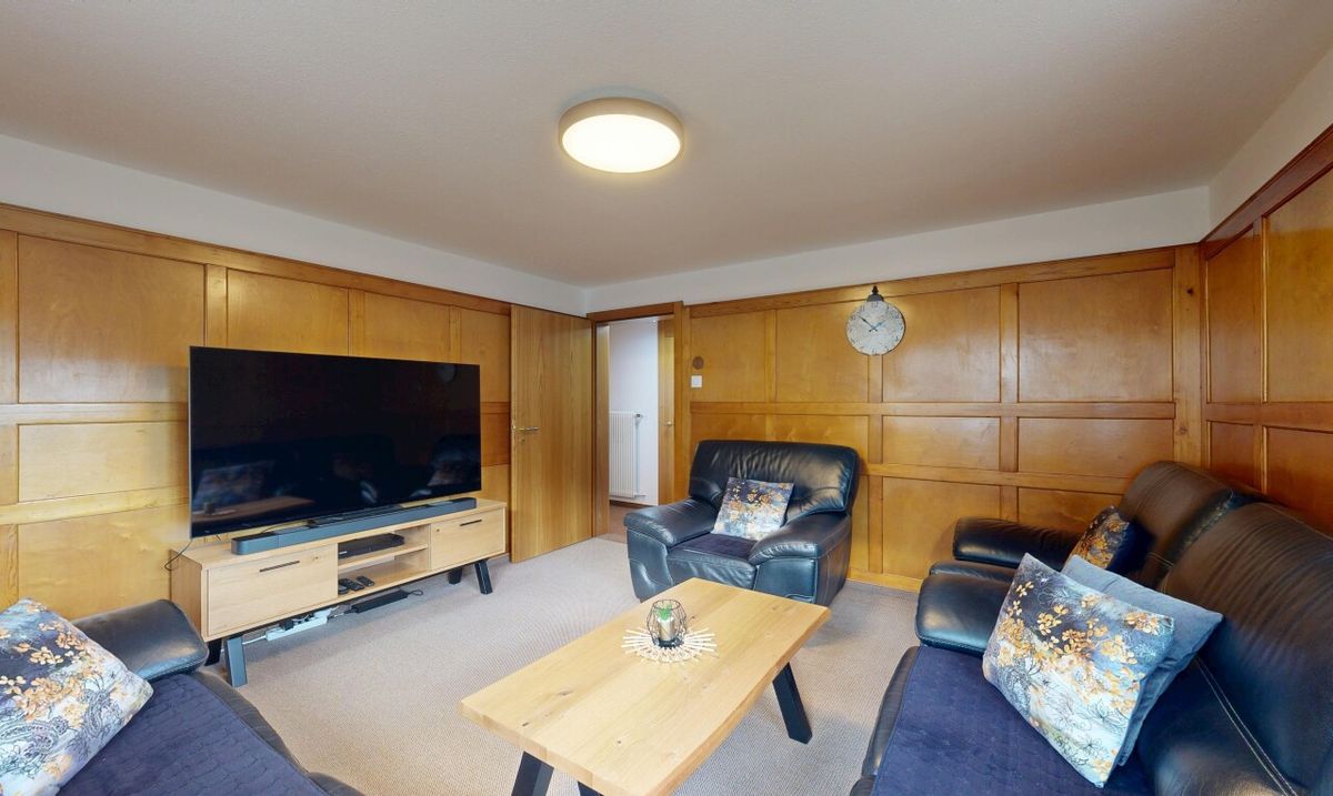 Freistehendes 6.5 Zimmer Einfamilienhaus mit Garten in Wangs - 2