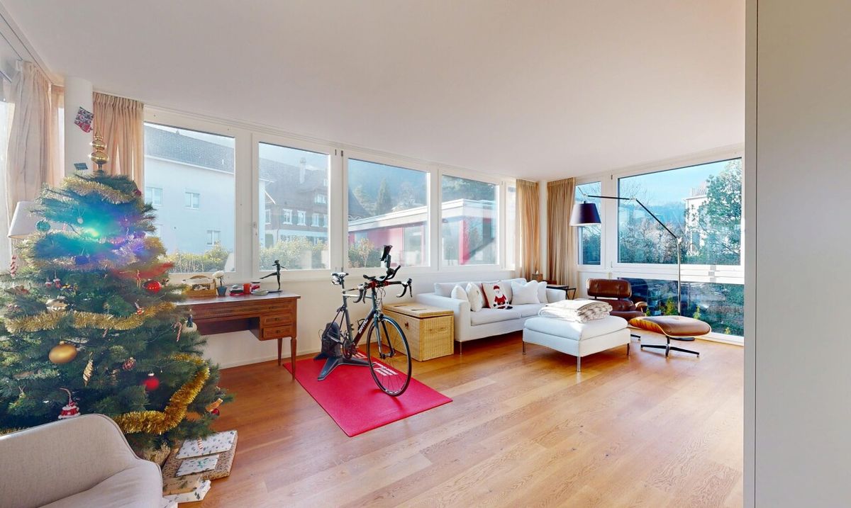 Grosszügige, lichtdurchflutete 4.5-Zimmer-Wohnung in Adliswil - 1