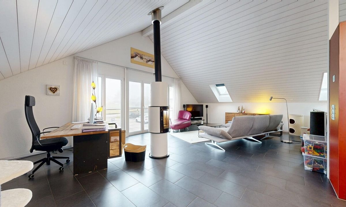 Moderne 2.5-Zimmer-Attikawohnung mit Terrasse und Weitsicht - 1