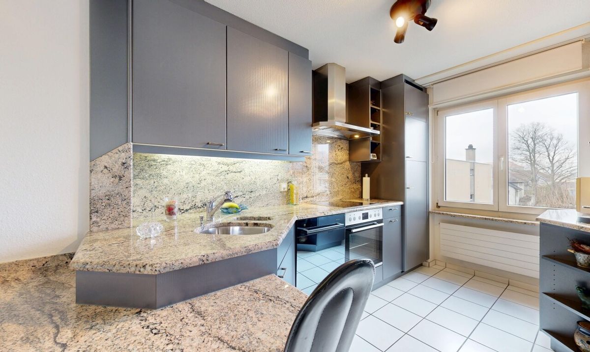 Helle 3.5 Zimmer-Wohnung mit Balkon und Garage in Schönenwerd - 2
