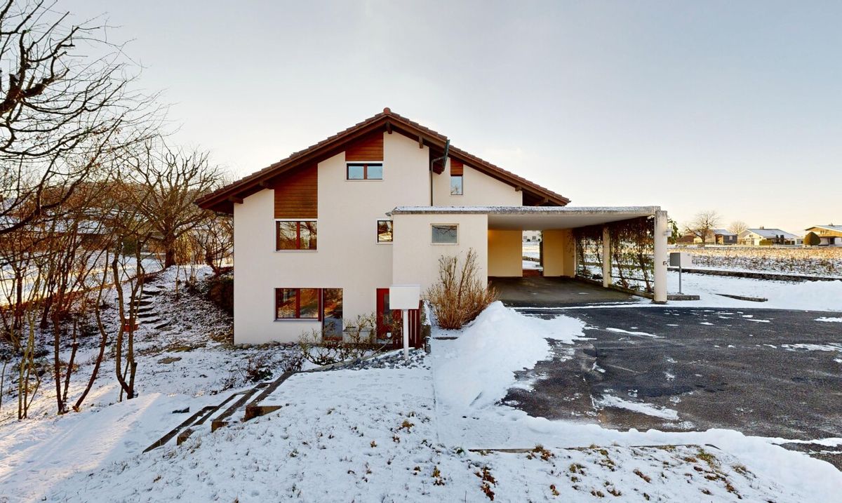 Grosses Einfamilienhaus mit Garten, Wintergarten und viel Potenzial - 2