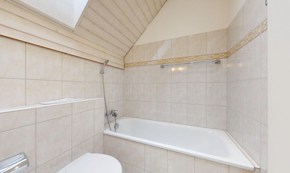 Sonnendurchflutete 3.5-Zimmer Dachgeschosswohnung mit Weitblick - 8