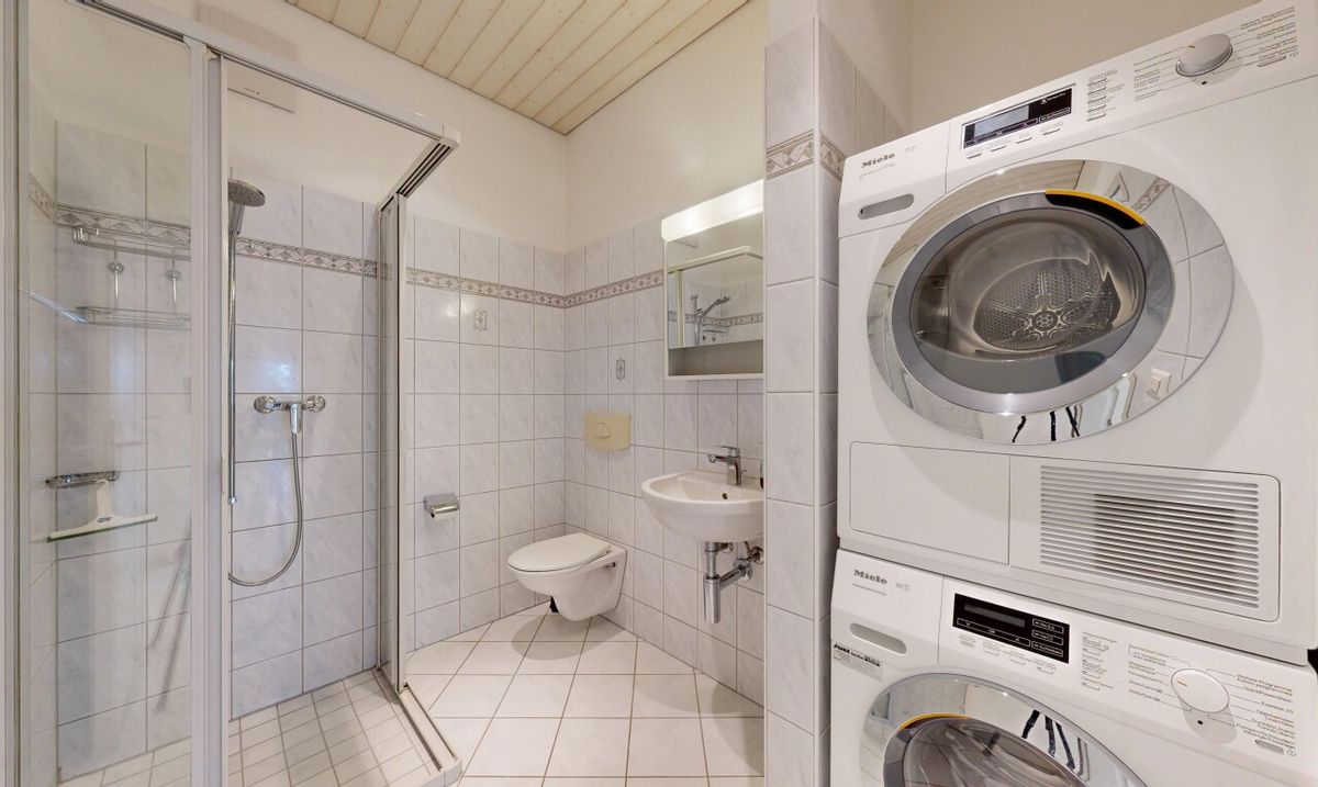 Sonnendurchflutete 3.5-Zimmer Dachgeschosswohnung mit Weitblick - 9