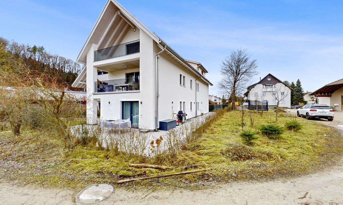 Neuwertige Dachgeschosswohnung mit hochwertigem Ausbaustandard - 2