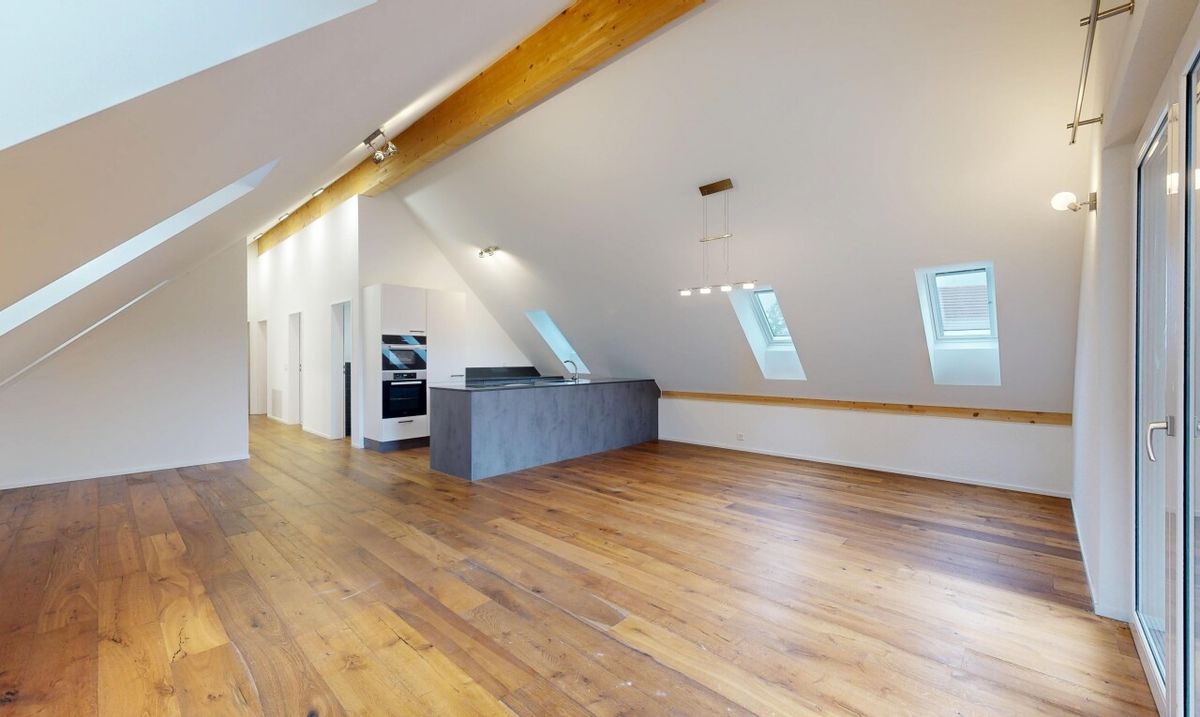 Neuwertige Dachgeschosswohnung mit hochwertigem Ausbaustandard - 3