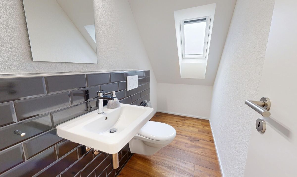 Neuwertige Dachgeschosswohnung mit hochwertigem Ausbaustandard - 9