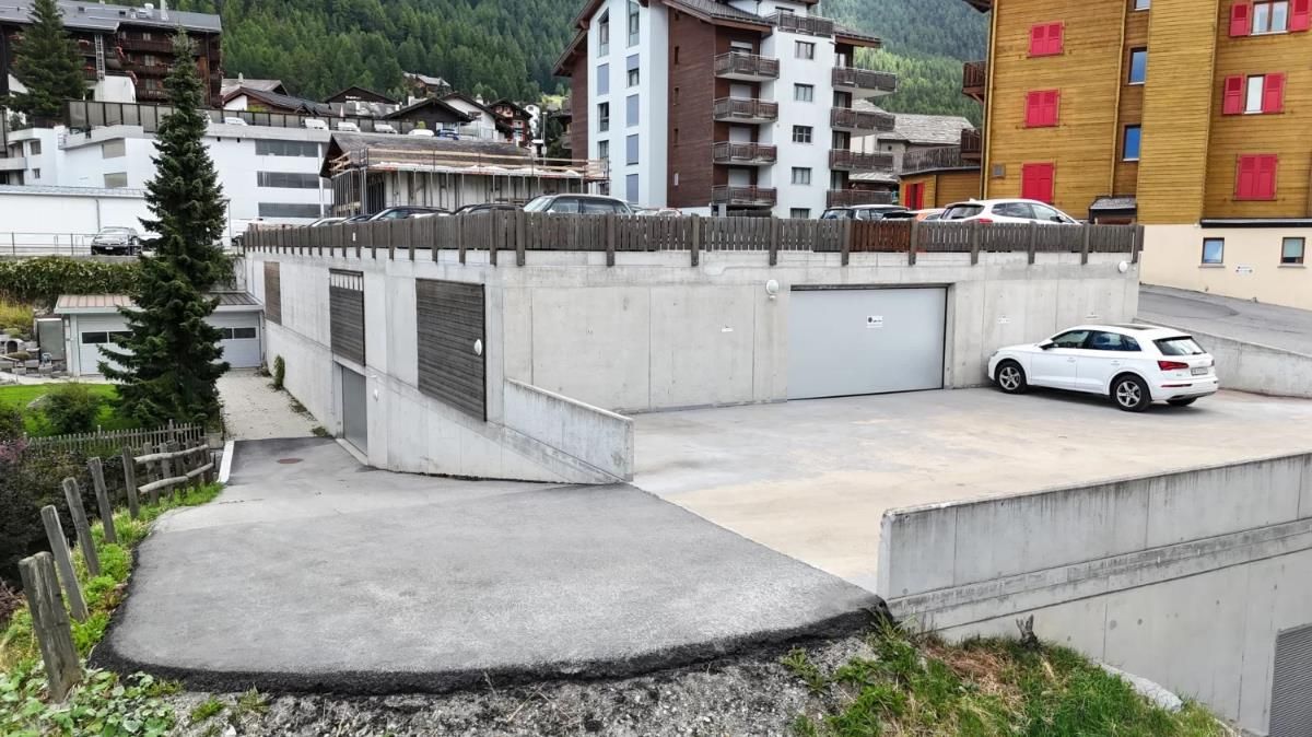 Premium-Parking im Dorfzentrum von Grächen - 3