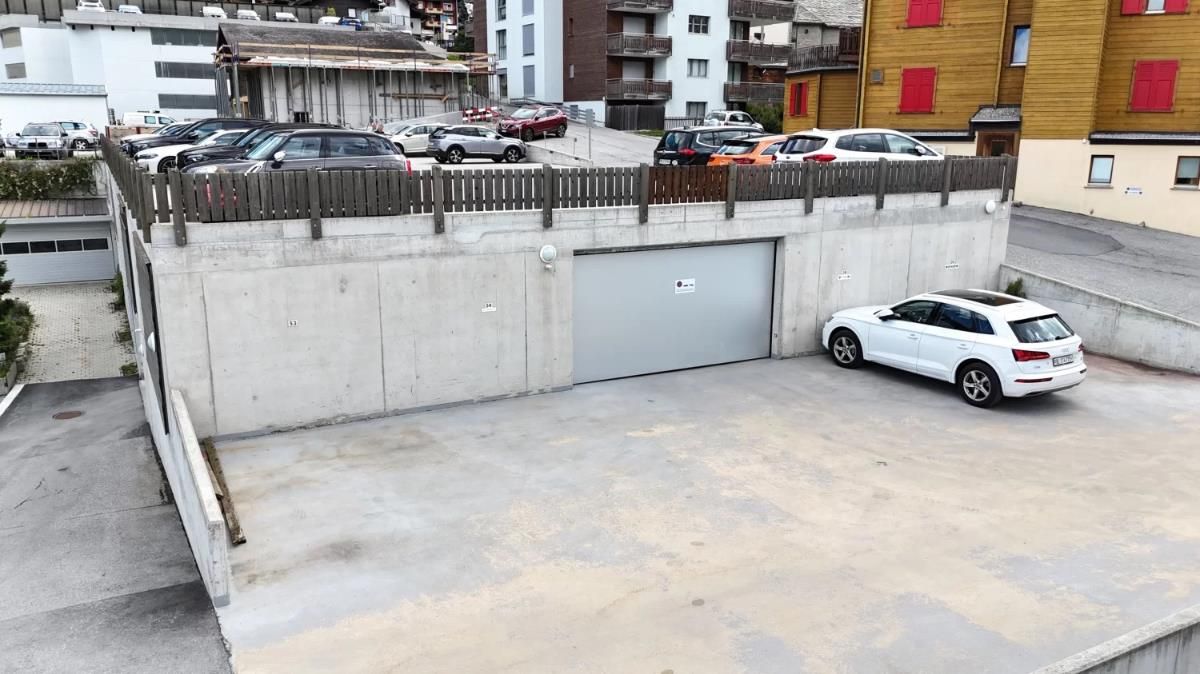 Premium-Parking im Dorfzentrum von Grächen - 4