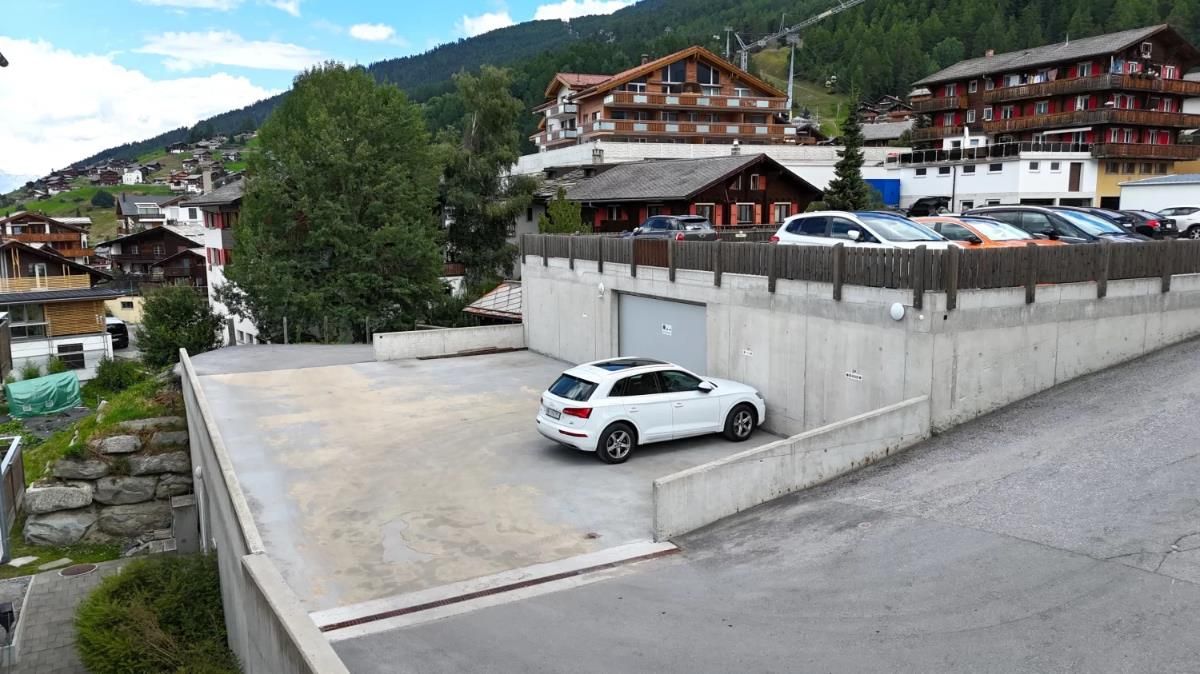 Premium-Parking im Dorfzentrum von Grächen - 5