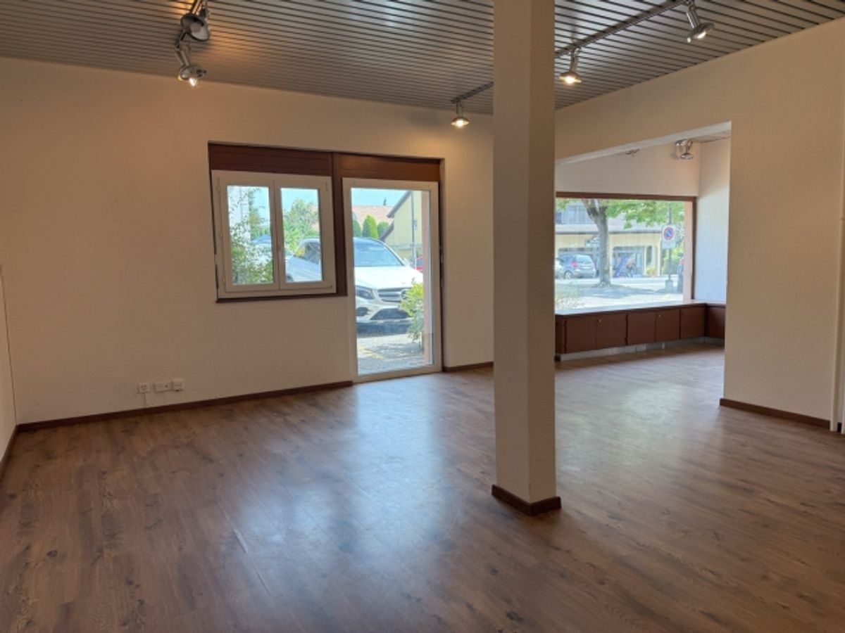 Local commercial polyvalent de 122m2 avec sous-sol et parkings - 4