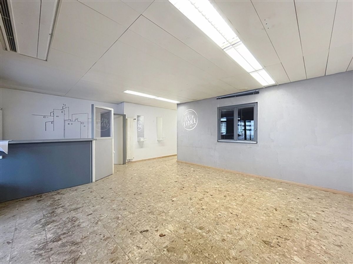 Geräumige Geschäftsräume im Zentrum von Sierre - 2